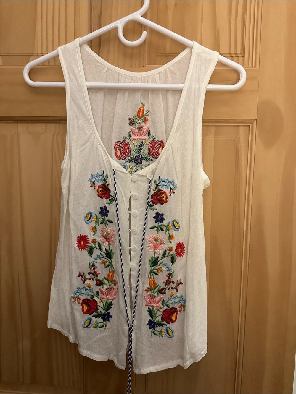 White Floral Embroidered Button-Front Tank Top